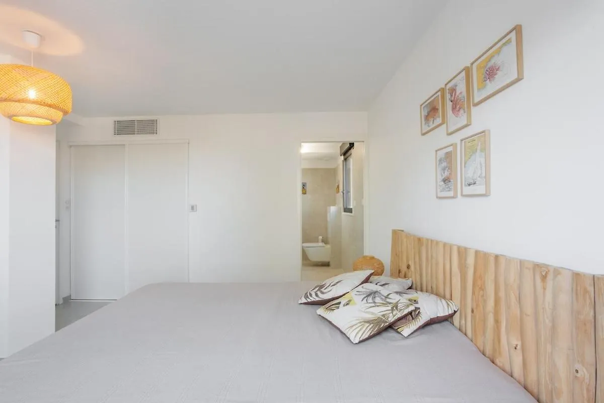 Vue Mer Epoustouflante Plage Village A Pied Hyeres Apartment