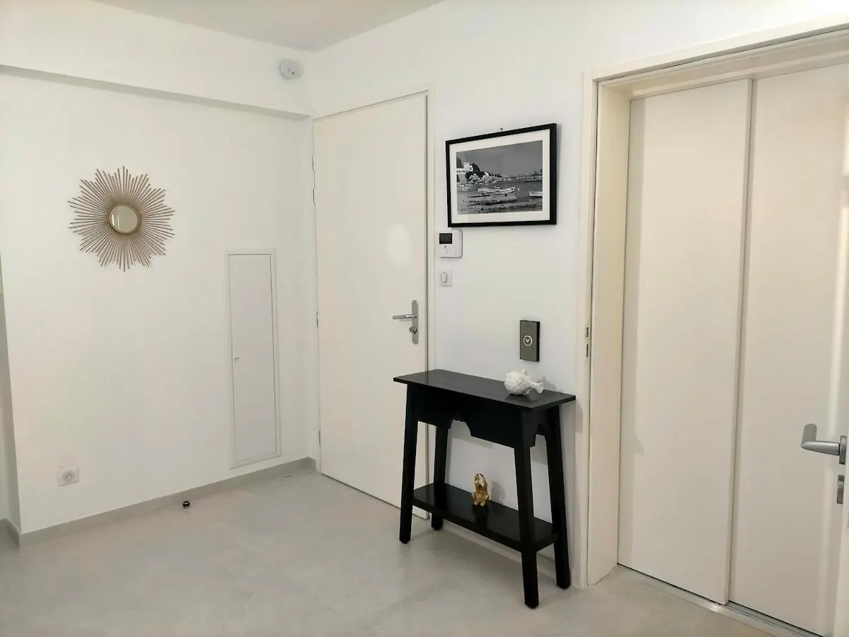 Apartment Vue Mer Epoustouflante Plage Village A Pied Hyeres
