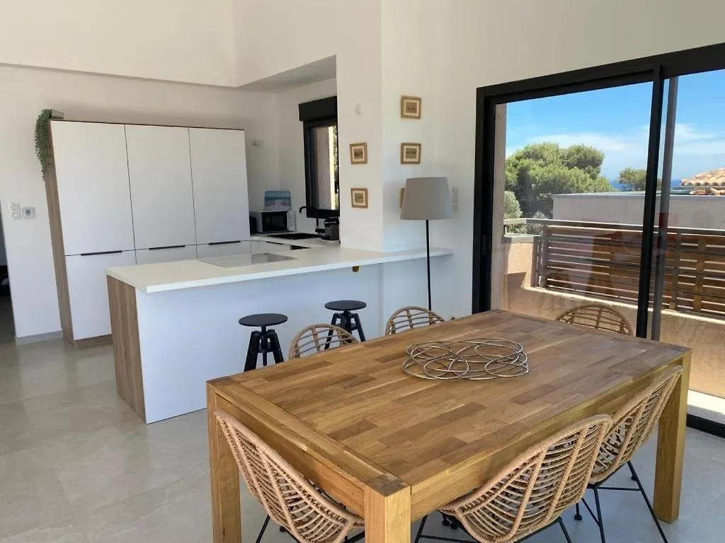 Vue Mer Epoustouflante Plage Village A Pied Hyeres Apartment